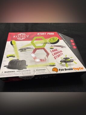 Fat Brain Toys Magshuto Stunt Park Trickshot Playset with Ramps- brand new